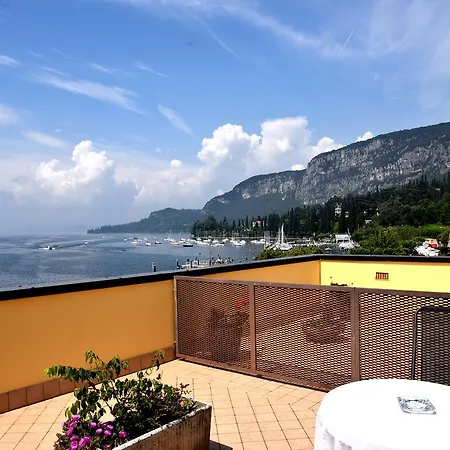 Ristorante Miralago فندق 3*