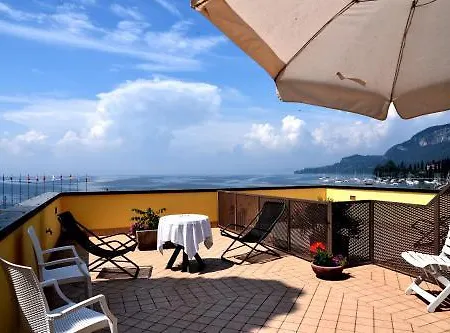 马瑞里格酒店 3* 加尔达